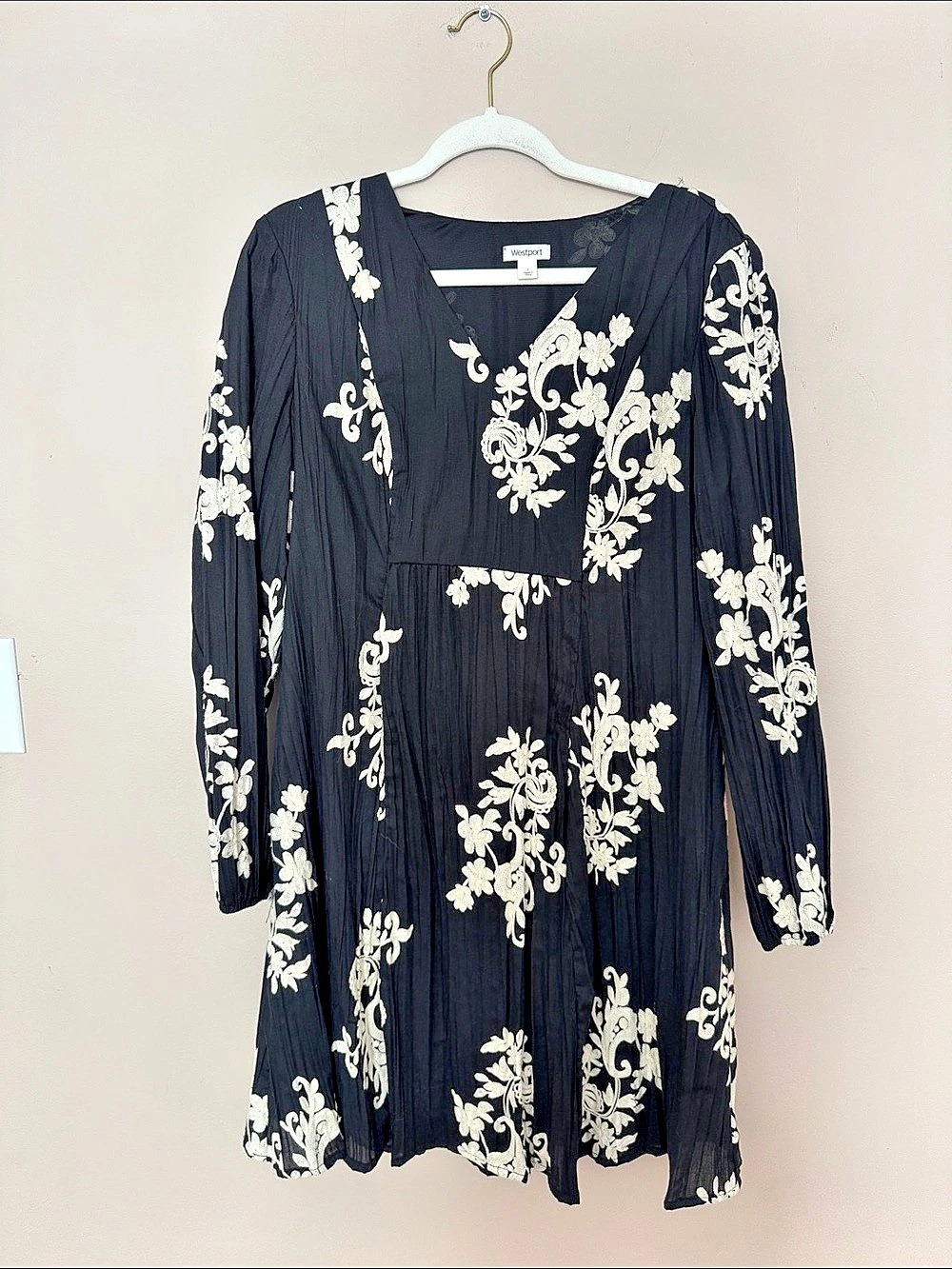 Westport Black Floral Embroidered Long Sleeve V-Neck Mini Dress Large